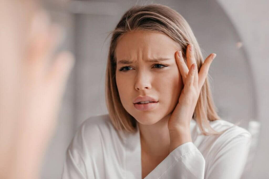 آیا لیفت ابرو دردناک است؟