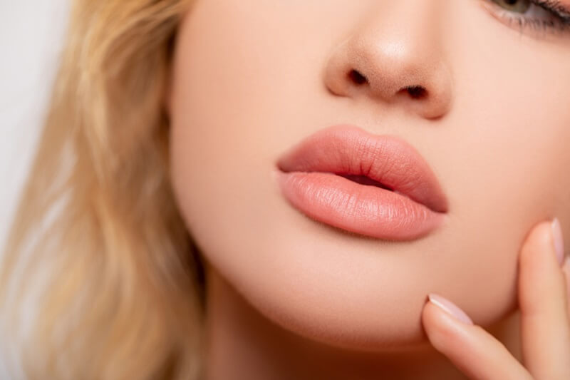 تزریق ژل لب غنچه ای